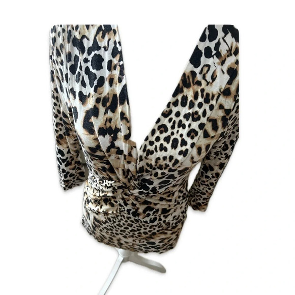 Cable & gauge animal print deep V top - Picture 2 of 7